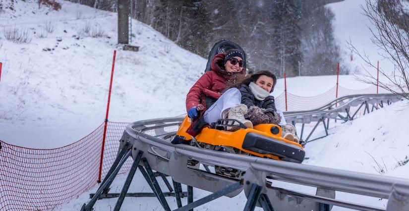 Descente en luge sur rails en famille au Col de la Faucille, Station Monts Jura