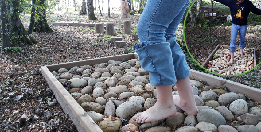 Sentier pieds-nus en famille à l'Écomusée Maison de Pays en Bresse près de Bourg-en-Bresse