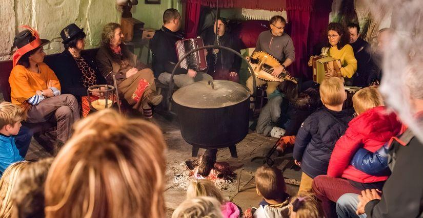 Halloween 2025 : Contes autour du feu en famille à la ferme musée de la Forêt, près de Pont-de-Vaux