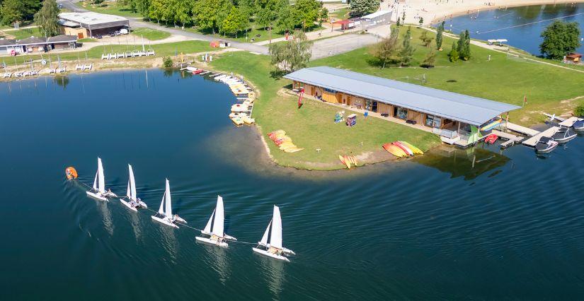 Stages d'été enfant ados à La Plaine Tonique : Voile, Ski Nautique et Multi-activités