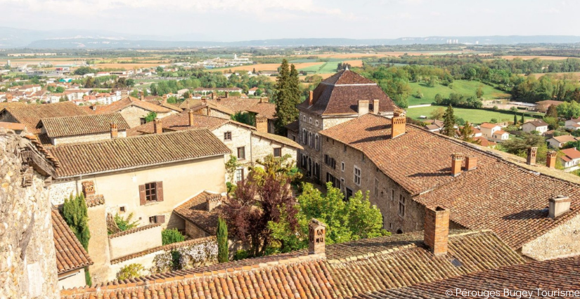 Visiter en famille la cité médiévale de Pérouges dans la Plaine de l ...