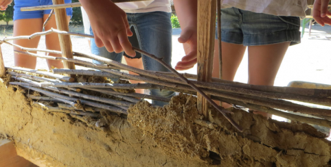 Atelier Architecture et Torchis en famille à l'Ecomusée Maison de Pays en Bresse Saint Etienne-du-Bois