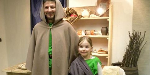 « À la mode gallo-romaine », atelier enfant au musée archéologique d'Izernore, près d'Oyonnax