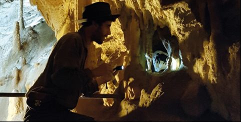 Visite contée pour les enfants à l'intérieur des Grottes du Cerdon