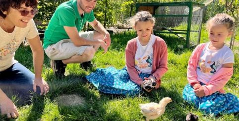 Visites animalières avec soigneur pour les familles au Domaine de la Dombes à 15 min de Villars-les-Dombes