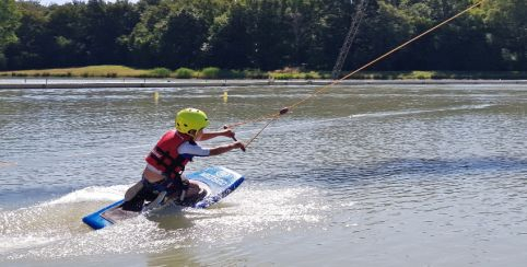 EXO 01 La Rena : découverte du téléski nautique en famille près de Bourg-en-Bresse