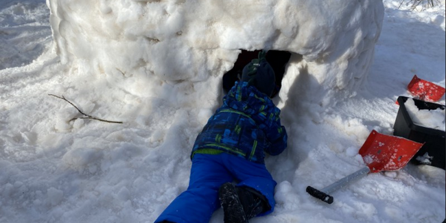 Devenez trappeurs et construisez un igloo avec les enfants dans le Pays de Gex