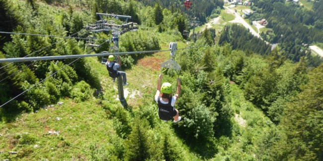 Descente sensationnelle en tyrolienne géante au col de la Faucille Station Monts Jura 