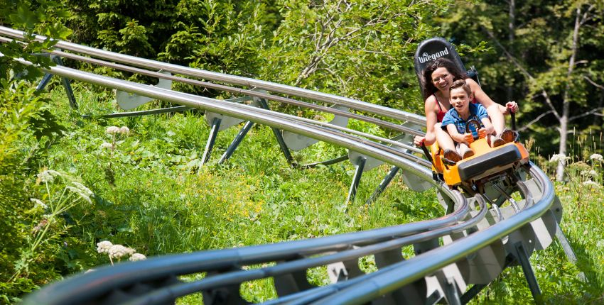 Luge sur rails à Mijoux Station Monts Jura, pays de Gex