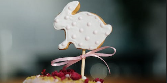 Atelier fabrication de biscuits sablés de Pâques à l'Ecomusée maison de Pays en Bresse Saint Etienne-du-Bois