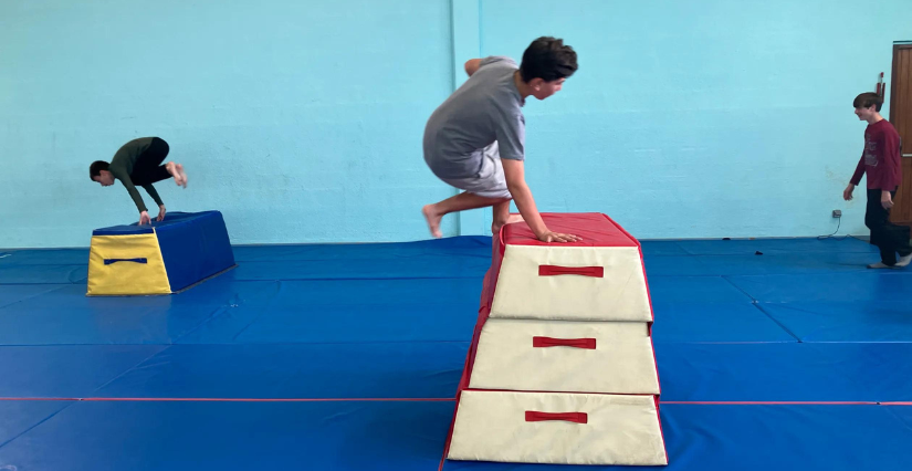 Initiation au Parkour, activité sportive pour les enfants à l'ETAC, Ecole de cirque à Bourg-en-Bresse