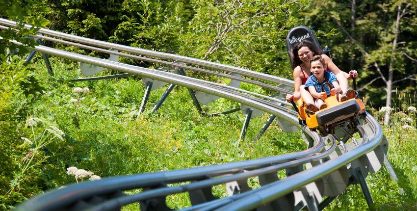 Luge sur rails en famille dans la Station Monts Jura pays de Gex