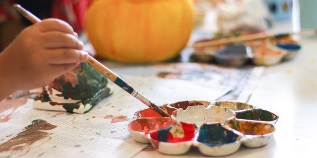 Peinture du potager, atelier enfant au musée du Bugey-Valromey, près de Belley