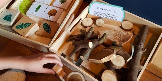 Parcours sensoriel sur le bois et la forêt pour les enfants au musée du Bugey-Valromey