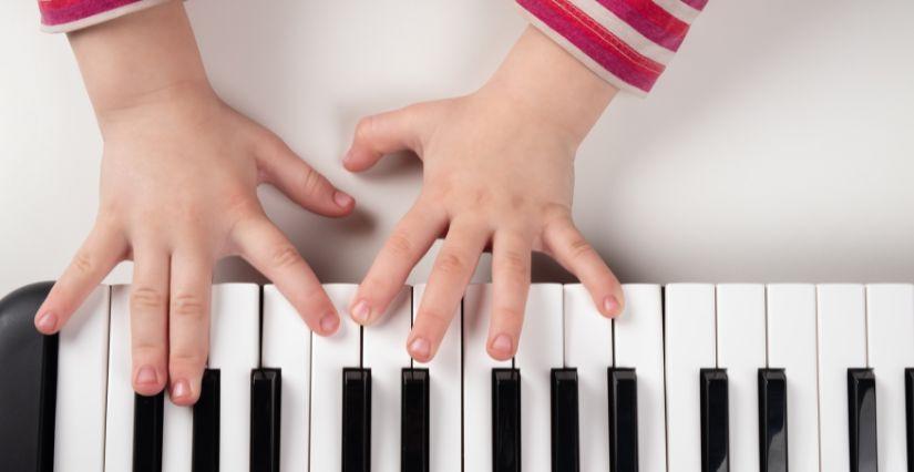 Stage d'éveil musical pour les enfants au CSC Les Libellules, à Gex