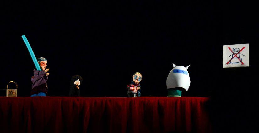 "Castelet is not dead" spectacle de marionnettes en famille au Bordeau, à Saint-Genis-Pouilly