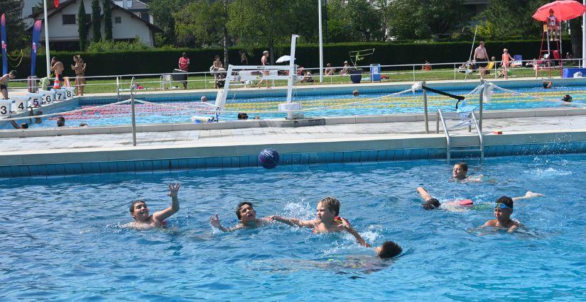 Piscine plein air et animations familles à Divonne-les-Bains