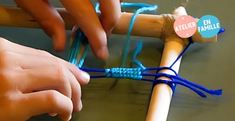 Tissage de bracelet | Atelier en famille à la Ferme de la Forêt – près de Bourg-en-Bresse