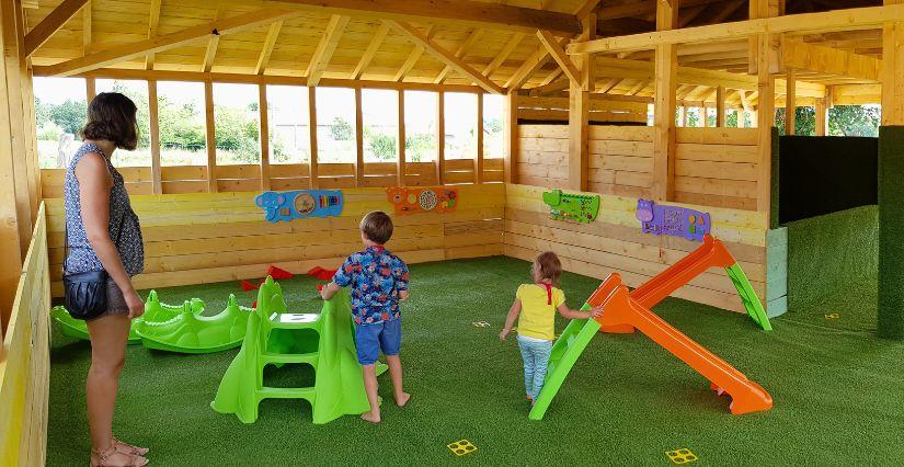 Fête des Mères à la Ferme Les 2 Cocottes : Une entrée offerte pour toutes les mamans !