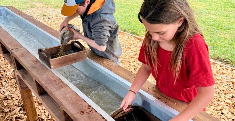 Des aventures en OR à vivre en famille ce printemps au Domaine de la Dombes !