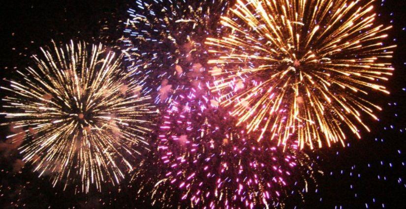 Feu d'artifice à Oyonnax 2026 : le défilé des pompiers et le show en famille