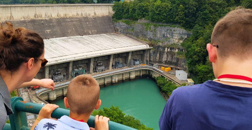 Visite du barrage CNR de Génissiat : le géant du Rhône raconté aux enfants !