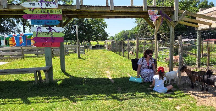 Ferme pédagogique Les 2 Cocottes : jeux et découverte des animaux avec les enfants - près de Bourg-en-Bresse